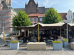 Eeklo - Praatcafé met ruim terras op de Markt over te nemen