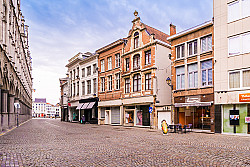 Mechelen - Handelshuis met woonruimte op de Grote Markt