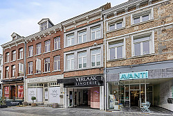 Maaseik - Stijlvolle stadswoning met handelspand te koop in het hart van de stad