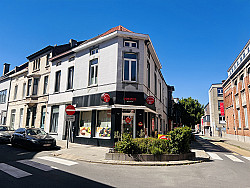 Aalst - Kleine brasserie met groot charmegehalte  en woonst in hartje stad