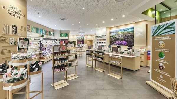 Medium jpeg 1038513 inteurieur de magasin la deufense