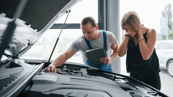 1775925986-this-won-t-take-long-results-repair-confident-man-showing-what-kind-damage-her-car-was-taken
